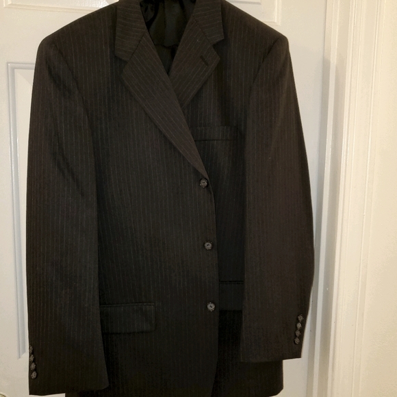 Suit - Picture 1 of 4